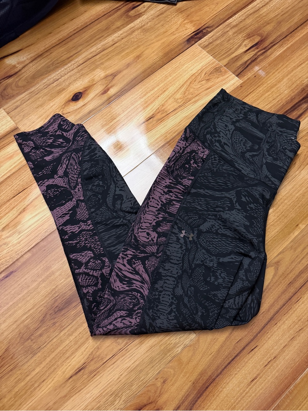 Under Armour Black & Gray HeatGear Printed Leggings